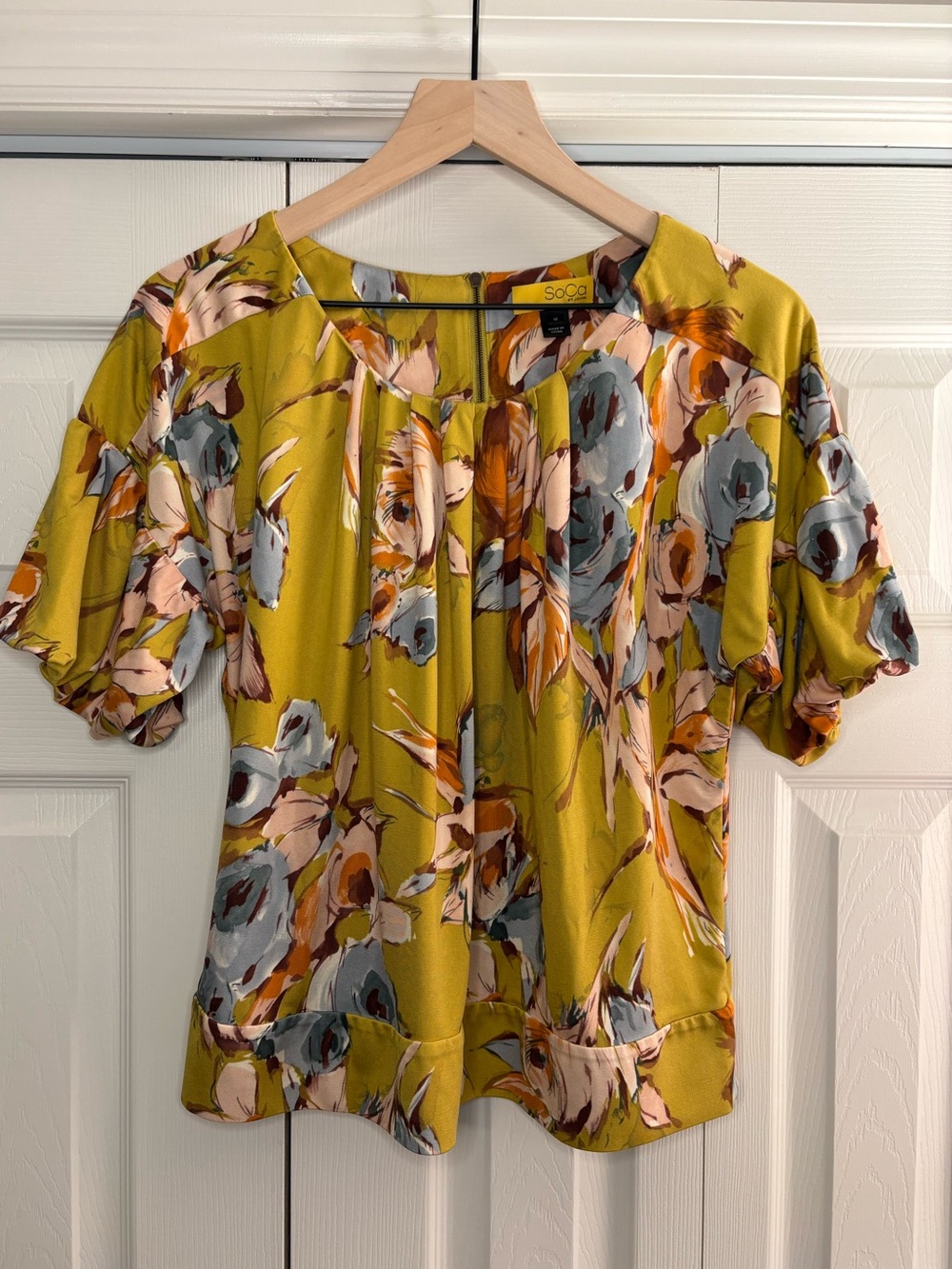 Women’s St. John SoCa multi-color floral silk blouse size M